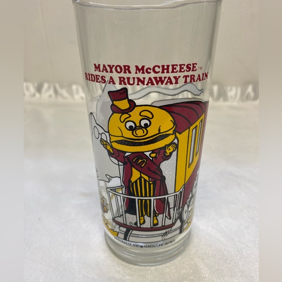 1980 MCDONALDS ADVENTURE SERIES MAYOR MCCHEESE DRINKING GLASS Collectible - Picture 1 of 14